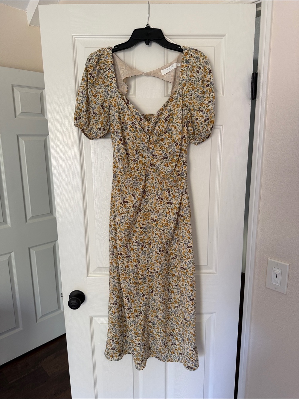 Astr Puff-Sleeve Floral Midi Dress in Yellow and Cream